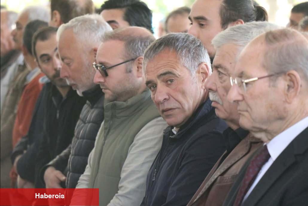 Ersun Yanal'ın acı kaybı! Annesinin akabinde babasını da vefat etti - Haberois Ersun Yanal'ın acı kaybı! Annesinin akabinde babasını da vefat etti