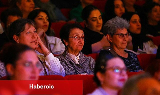 Etkin Yaşlı Merkezi tiyatrocuları sahnede parladı