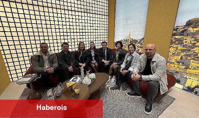 Ezberbozan dizaynlar yaptılar, dizaynın başşehri Milano'da dünyanın en büyük mobilya fuarını ziyaret ettiler - Haberois Ezberbozan dizaynlar yaptılar, dizaynın başşehri Milano'da dünyanın en büyük mobilya fuarını ziyaret ettiler