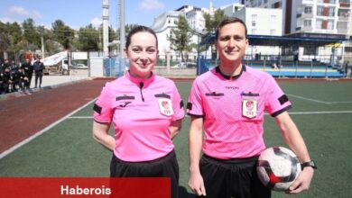 Futbol hakemi çift, yeşil alanlarda birlikte maç yönetiyor - Haberois Futbol hakemi çift, yeşil alanlarda birlikte maç yönetiyor