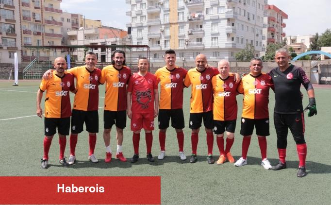 Galatasaraylı eski futbolculardan Cizre'de dostluk maçı - Haberois Galatasaraylı eski futbolculardan Cizre'de dostluk maçı
