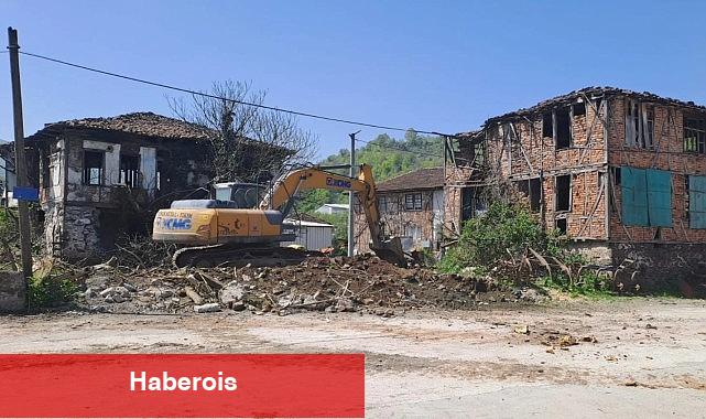 Gölcük'te Riskli Yapılar Birer Birer Yıkılıyor - Haberois Gölcük'te Riskli Yapılar Birer Birer Yıkılıyor