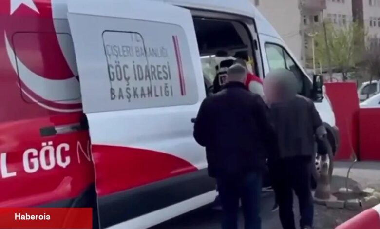 İçişleri'nden düzensiz göç bilançosu... 120 organizatör ile 519 düzensiz göçmen yakalandı - Haberois İçişleri'nden düzensiz göç bilançosu... 120 organizatör ile 519 düzensiz göçmen yakalandı