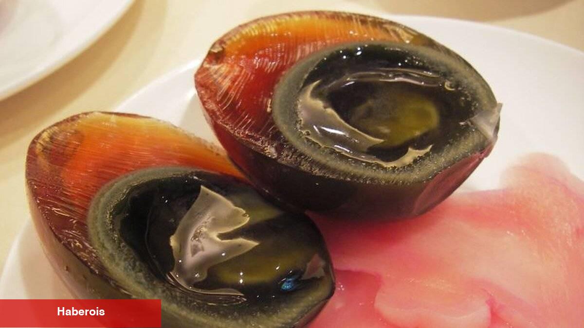 İmajı şaşırtıyor, lezzeti tartışılıyor: Yüzyıl yumurtası nedir?