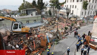 İstanbul Büyükşehir'den Sultanahmet'teki ruhsatsız yapıya yıkım - Haberois İstanbul Büyükşehir'den Sultanahmet'teki ruhsatsız yapıya yıkım