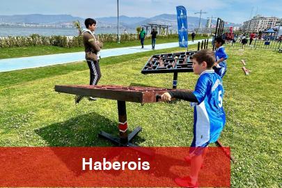 İzmirli minikler Hentbol Şenliği’nde buluştu