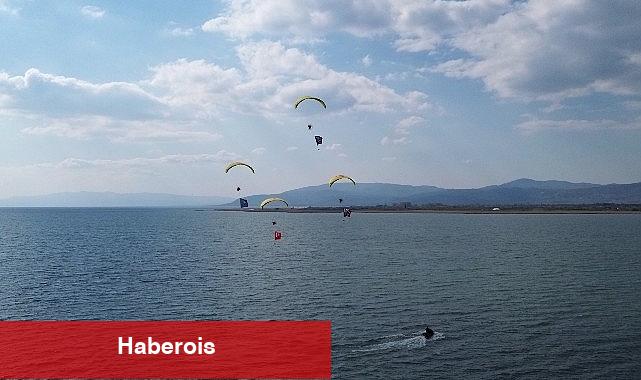 İznik'te paramotor gösterisi büyük beğeni topladı. - Haberois İznik'te paramotor gösterisi büyük beğeni topladı.