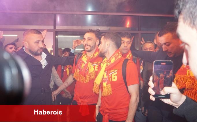 Kayserispor'a coşkulu karşılama - Haberois Kayserispor'a coşkulu karşılama