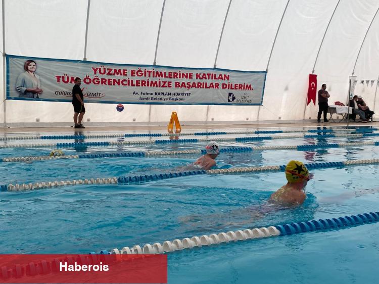 Kocaeli İzmit'te 23 Nisan’a özel yüzme yarışı