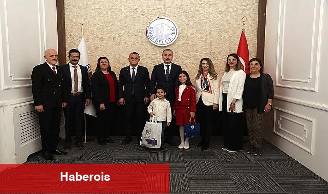 Lider Uzun, Makamını Çocuk Lidere Devretti...