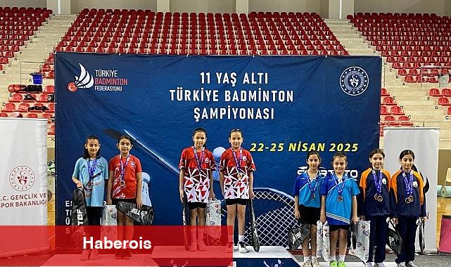 Osmangazi Belediyespor'un genç badmintoncuları göz doldurdu
