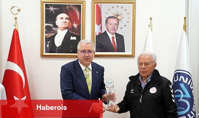 Rektör Prof. Dr. Budak, "Sporun ve atletin her daim yanındayız" - Haberois Rektör Prof. Dr. Budak, "Sporun ve atletin her daim yanındayız"