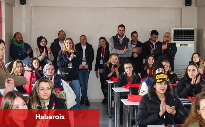 Şampiyon pilotlar, 30 bayan co-pilotu pistlere hazırladı - Haberois Şampiyon pilotlar, 30 bayan co-pilotu pistlere hazırladı