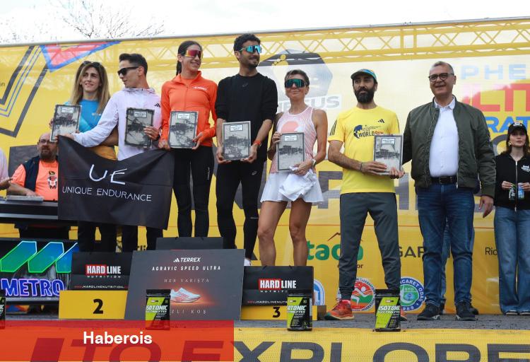Yüzlerce sporcu İzmir Efes'te dünya mirasına koştu - Haberois Yüzlerce sporcu İzmir Efes'te dünya mirasına koştu
