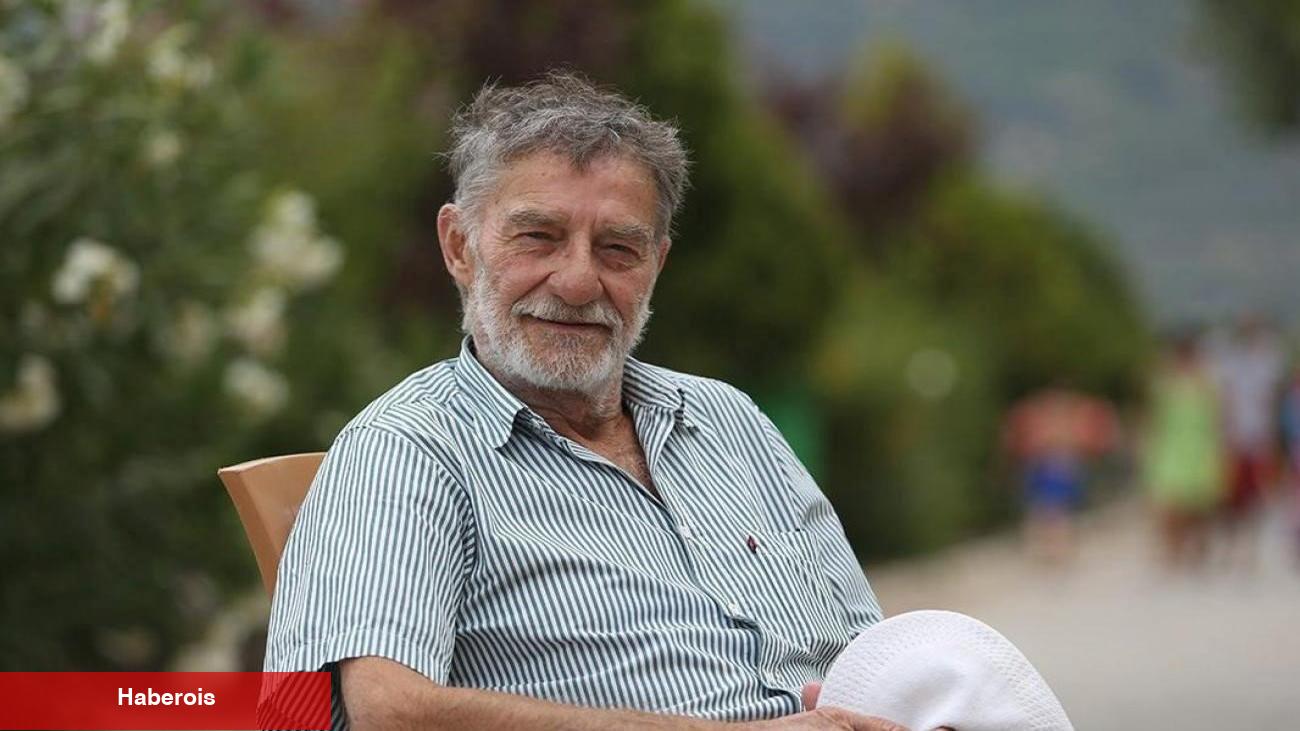 93 yaşındaki usta oyuncu Ahmet Mekin hastaneye kaldırıldı