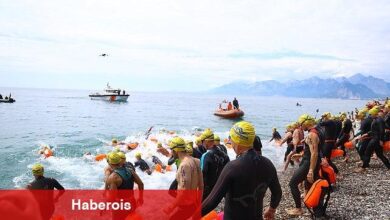 Açık su yüzme yarışlarının startını Lider Muhittin Böcek verdi