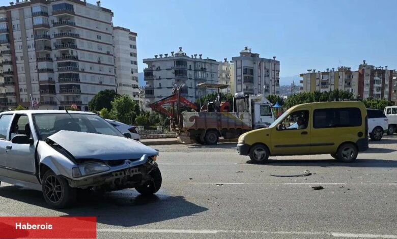 Antalya Kumluca'da trafik kazası: 2 yaralı