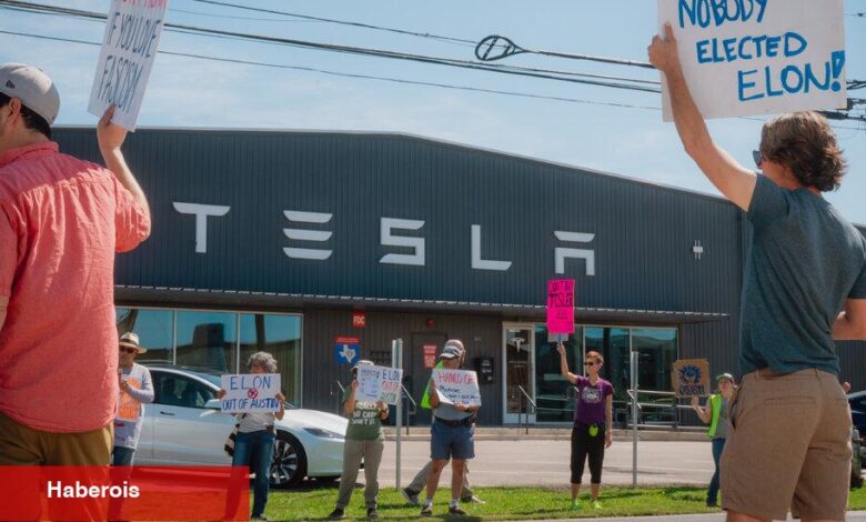 Austin Musk'u karşıladı. Şimdi garip (yeni bir şekilde).