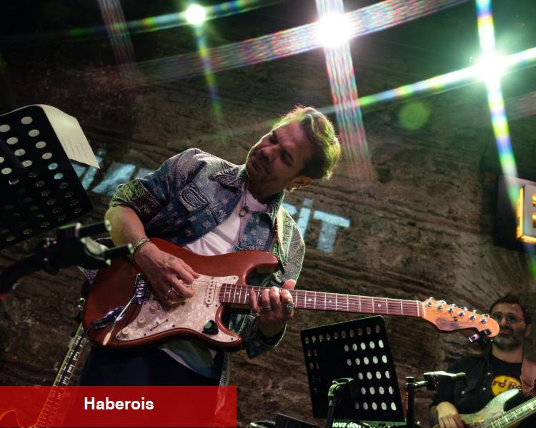 Bâtın Geçit lansman konserinde Kenan Doğulu sürprizi! - Haberois Bâtın Geçit lansman konserinde Kenan Doğulu sürprizi!