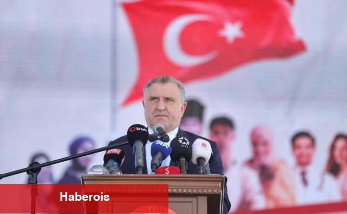 Bakan Bak, Gençlik Oyunları final programına katıldı