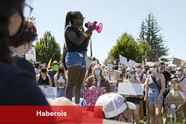 Barışçıl bir protesto. Karşı protesto. 5 yıl sonra bir kasaba hala sarsıldı. - Haberois Barışçıl bir protesto. Karşı protesto. 5 yıl sonra bir kasaba hala sarsıldı.