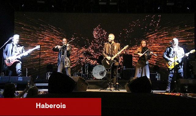 Bayındır 26. Milletlerarası Çiçek Şenliğinin 2. Gününde Haluk Levent Rüzgarı Esti - Haberois Bayındır 26. Milletlerarası Çiçek Şenliğinin 2. Gününde Haluk Levent Rüzgarı Esti