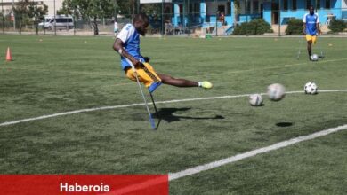 Bir ayağını kaybetse de futbol sevgisi bitmedi - Haberois Bir ayağını kaybetse de futbol sevgisi bitmedi