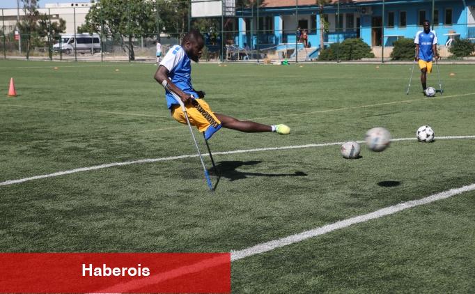 Bir ayağını kaybetse de futbol sevgisi bitmedi - Haberois Bir ayağını kaybetse de futbol sevgisi bitmedi