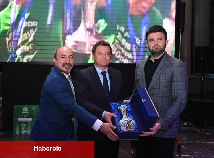 Bursa Osmangazi'de yeşil-beyaz sevdalılar buluştu... Türkiye’nin birinci insansı robotundan Bursaspor’a takviye - Haberois Bursa Osmangazi'de yeşil-beyaz sevdalılar buluştu... Türkiye’nin birinci insansı robotundan Bursaspor’a takviye