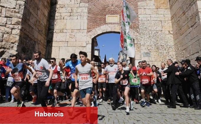 Bursa'da 17. Milletlerarası Tarihi Kent Koşusu yapıldı - Haberois Bursa'da 17. Milletlerarası Tarihi Kent Koşusu yapıldı