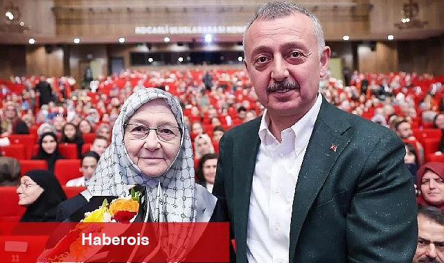 Büyükakın'dan annesine çiçekli kutlama - Haberois Büyükakın'dan annesine çiçekli kutlama