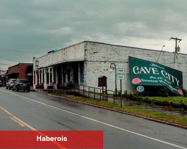 Cave City için bir kasırga geldi. Trump'ın FEMA'sı olur mu?