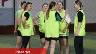 Denizli'de anneler, "günde değil halı sahada" gerilim atıyor