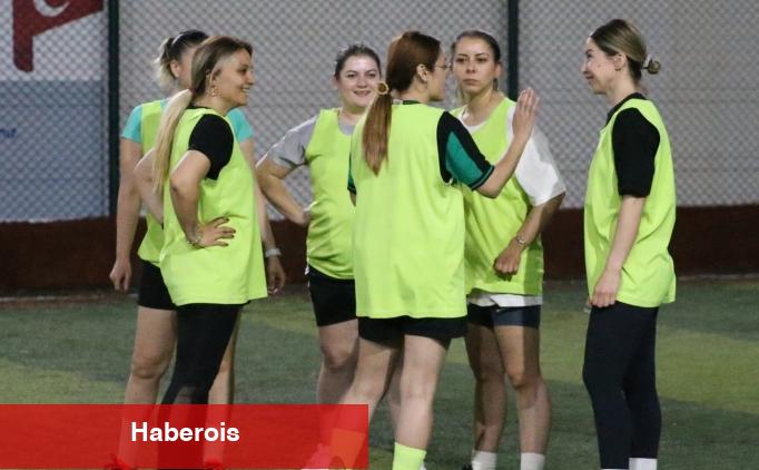 Denizli'de anneler, "günde değil halı sahada" gerilim atıyor - Haberois Denizli'de anneler, "günde değil halı sahada" gerilim atıyor