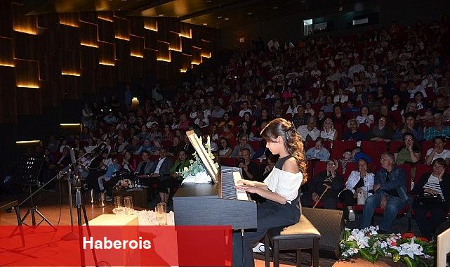 Dikili'de küçük yıldızlar büyük alkış aldı - Haberois Dikili'de küçük yıldızlar büyük alkış aldı
