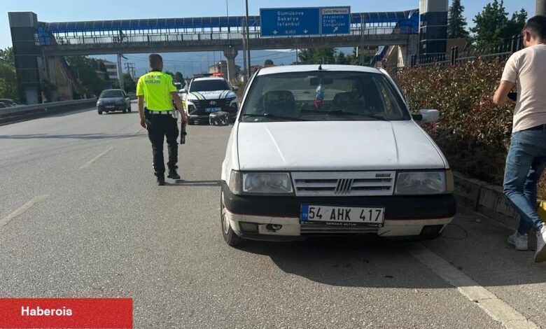 Düzce'de kamyonun sıkıştırdığı araç bariye çarptı!