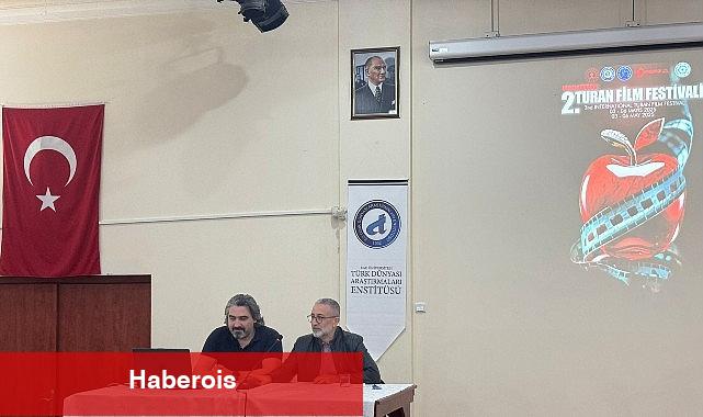 Ege Üniversitesi 2. Milletlerarası Turan Sinema Şenliğinde sahne genç direktörlerin