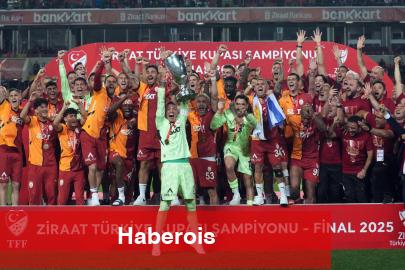 Galatasaray, kupayı coşkuyla kaldırdı! - Haberois Galatasaray, kupayı coşkuyla kaldırdı!