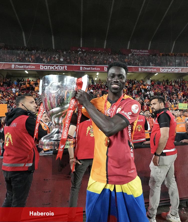 Galatasaray, kupayı coşkuyla kaldırdı! - Haberois Galatasaray, kupayı coşkuyla kaldırdı!