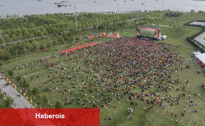 Galatasaray taraftarı, kutlamalar için Yenikapı'ya akın etti - Haberois Galatasaray taraftarı, kutlamalar için Yenikapı'ya akın etti