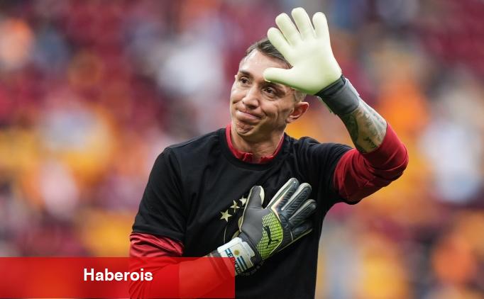 Galatasaray'da Muslera, "Büyük kaptan" tezahüratıyla karşılandı
