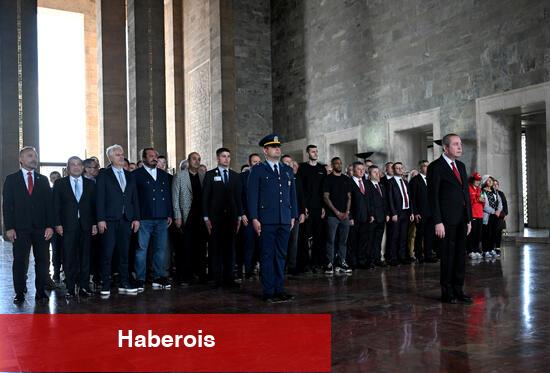 Gençlerbirliği topluluğu, Anıtkabir'i ve İlhan Cavcav'ın mezarını ziyaret etti - Haberois Gençlerbirliği topluluğu, Anıtkabir'i ve İlhan Cavcav'ın mezarını ziyaret etti