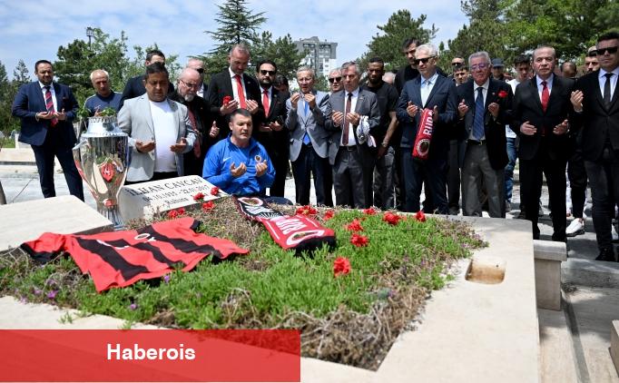 Gençlerbirliği topluluğu, Anıtkabir'i ve İlhan Cavcav'ın mezarını ziyaret etti