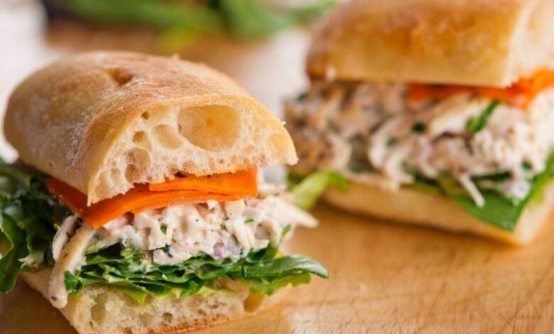 Haşlanmış Tavuklu Sandviç