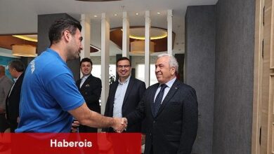 Hentbolcular muvaffakiyetlerini Lider Şadi Özdemir'le paylaştı