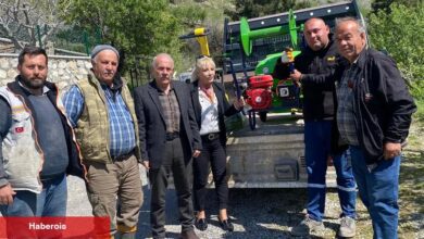 İzmir’de çiftçilere dayanak: İlaçlama makinesi armağan edildi