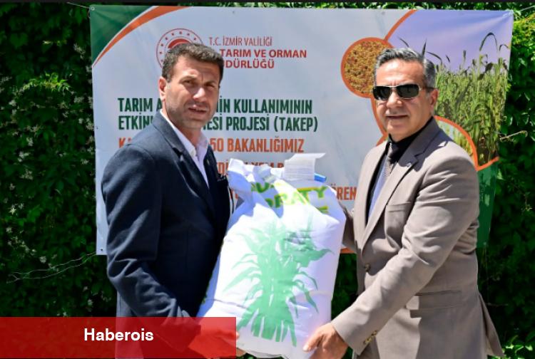 İzmir'de üreticilere Sorgum Sudan Otu Tohumu dağıtıldı