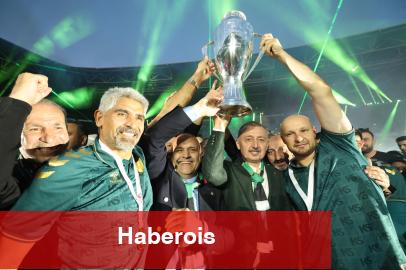 Kocaeli şampiyonluk kupasını kaldırdı! - Haberois Kocaeli şampiyonluk kupasını kaldırdı!
