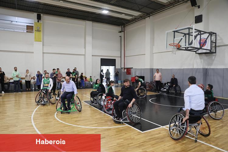 Konya'da tekerlekli sandalyede pota heyecanı - Haberois Konya'da tekerlekli sandalyede pota heyecanı