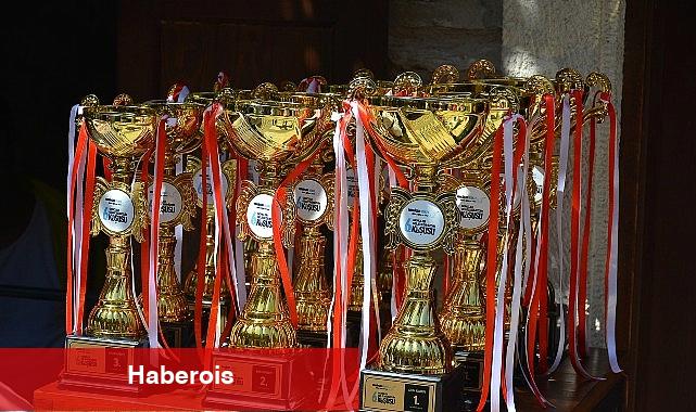Kuşadası'nda gençler, 6. defa geleceğe koştu - Haberois Kuşadası'nda gençler, 6. defa geleceğe koştu
